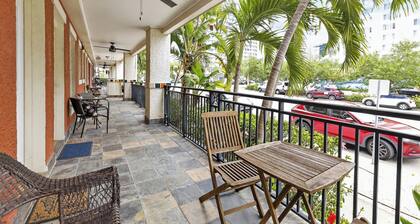 Cozy 1-bedroom condo in downtown St. Petersburg WITH PARKING SPOT!