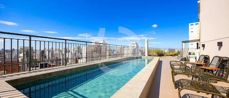 2 outdoor pools