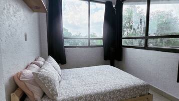 2 bedrooms, iron/ironing board, WiFi, bed sheets