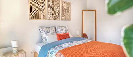 4 bedrooms, desk, iron/ironing board, free WiFi