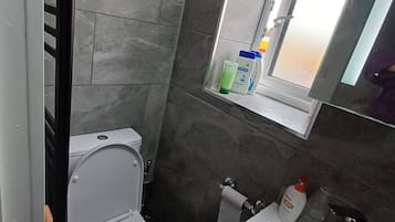 Shared Dormitory, 1 Bedroom | Bathroom