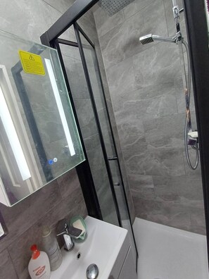 Dortoir Partagé, 1 chambre | Salle de bain