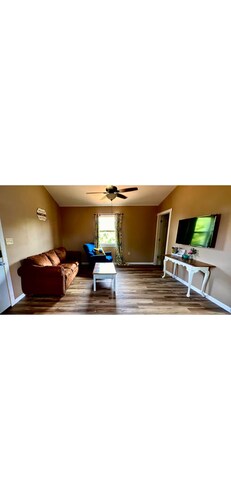 Cozy 1-bedroom cabin in lovely Mountain View with AC