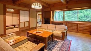 Living area - Yama No Hotel Musouen (Yufu)