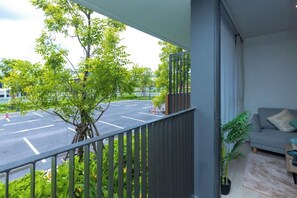 Property grounds - Cozy 1-bedroom apartment in Laguna Sky Park (Phuket)