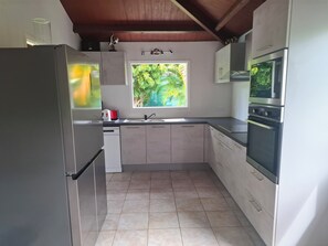 Private kitchen - Villa Bleu 2 bedrooms with pool (Sainte-Anne)
