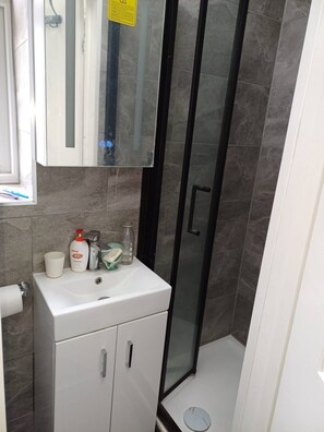 Dortoir Partagé, 1 chambre | Salle de bain