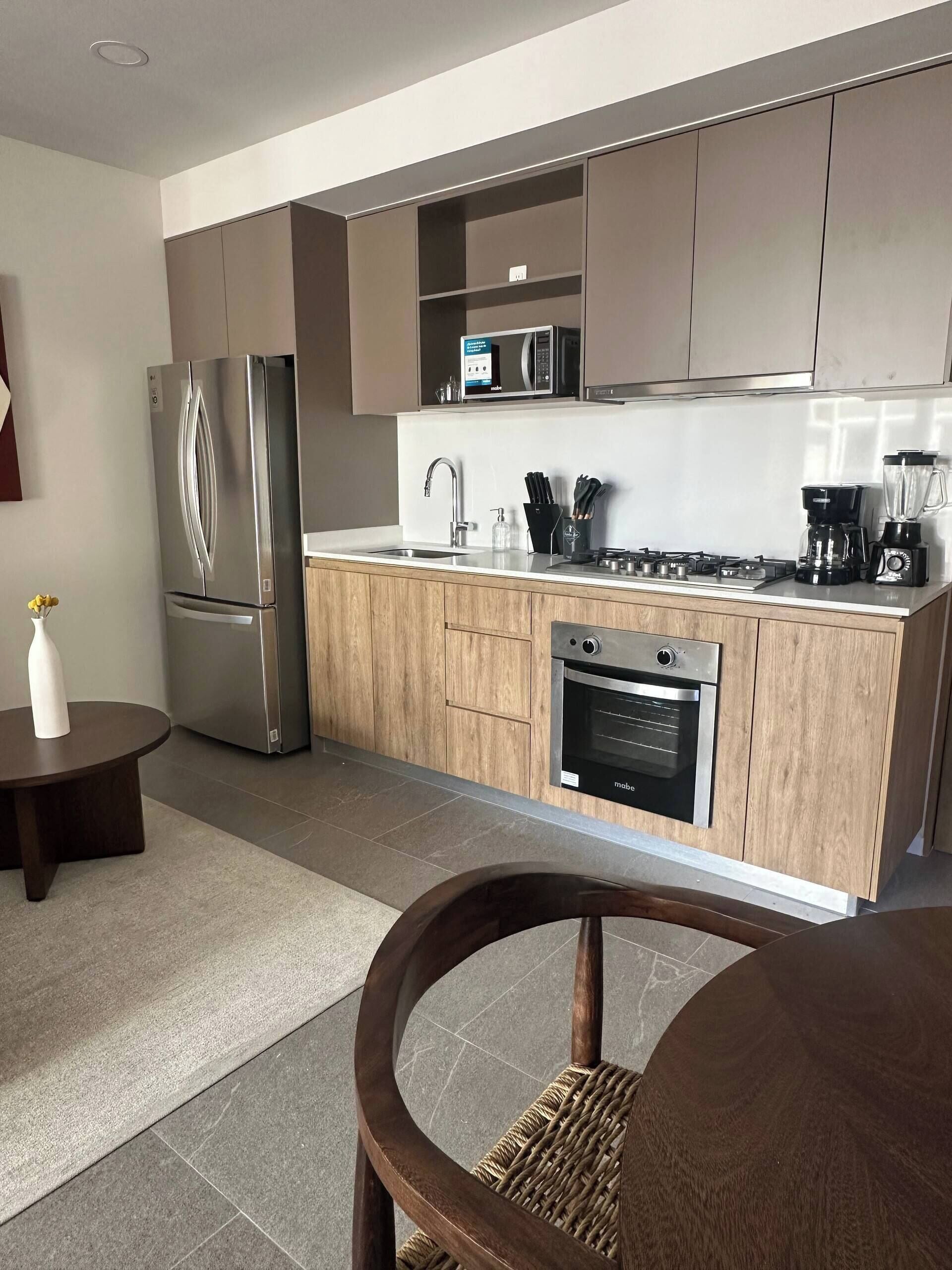 Full-sized fridge, microwave, oven, cookware/dishes/utensils