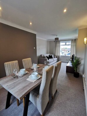 Dining - Limekilns HouseModern Home close to Glasgow (Faifley)