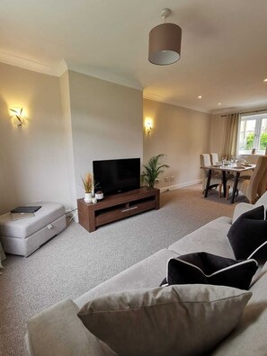 Living area - Limekilns HouseModern Home close to Glasgow (Faifley)