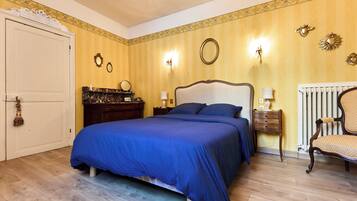 3 bedrooms, desk, travel cot, free WiFi