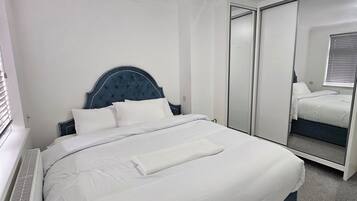 3 bedrooms, desk, iron/ironing board, free WiFi