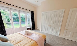 Room - Fresh Classic 3BR Private Home Quiet Area Free Parking Easy Access (Wellington)