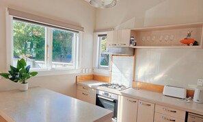 Private kitchen - Fresh Classic 3BR Private Home Quiet Area Free Parking Easy Access (Wellington)