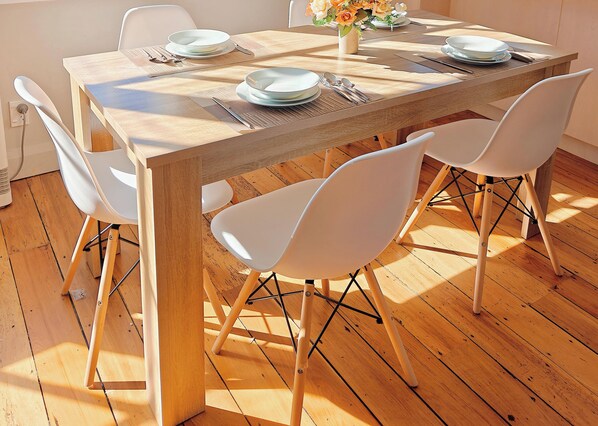 Dining - Fresh Classic 3BR Private Home Quiet Area Free Parking Easy Access (Wellington)