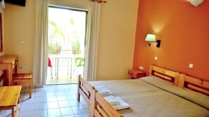 Desk, iron/ironing board, free WiFi, bed sheets - Serene studio with AC in lovely Lefkimmi Corfu (Lefkimmi Corfu)