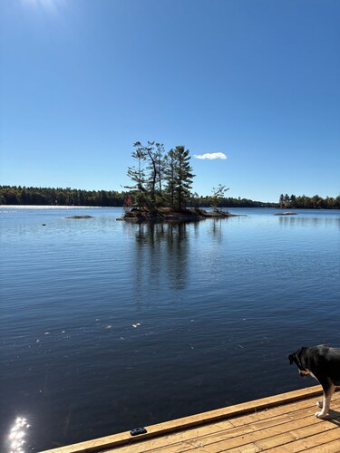 Peaceful Lakefront Cottage - Large Deck, Dock & Rustic Outdoor Charm