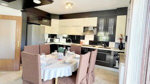 Private kitchen - Holiday Home Rocca with pool (Vrgorac)