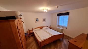 2 bedrooms, bed sheets