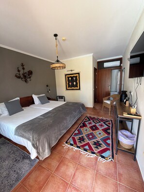 Habitación Confort con 2 camas individuales, patio, vista a la alberca | Wifi gratis