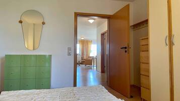 2 bedrooms, travel cot