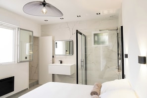 WiFi, bed sheets - Villa 8 pers à 30m de la mer is located in pLa Nartelle, Sainte-Maxime (Sainte-Maxime)