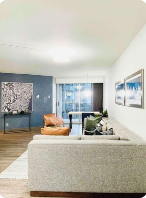 Living area - Chic & Cozy 1BR • Stunning Sunset Views + Gym Amenities (Philadelphia)