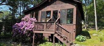 Spacious 2-bedroom log cabin in tranquil Dedham, Maine with AC.