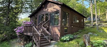 Spacious 2-bedroom log cabin in tranquil Dedham, Maine with AC.