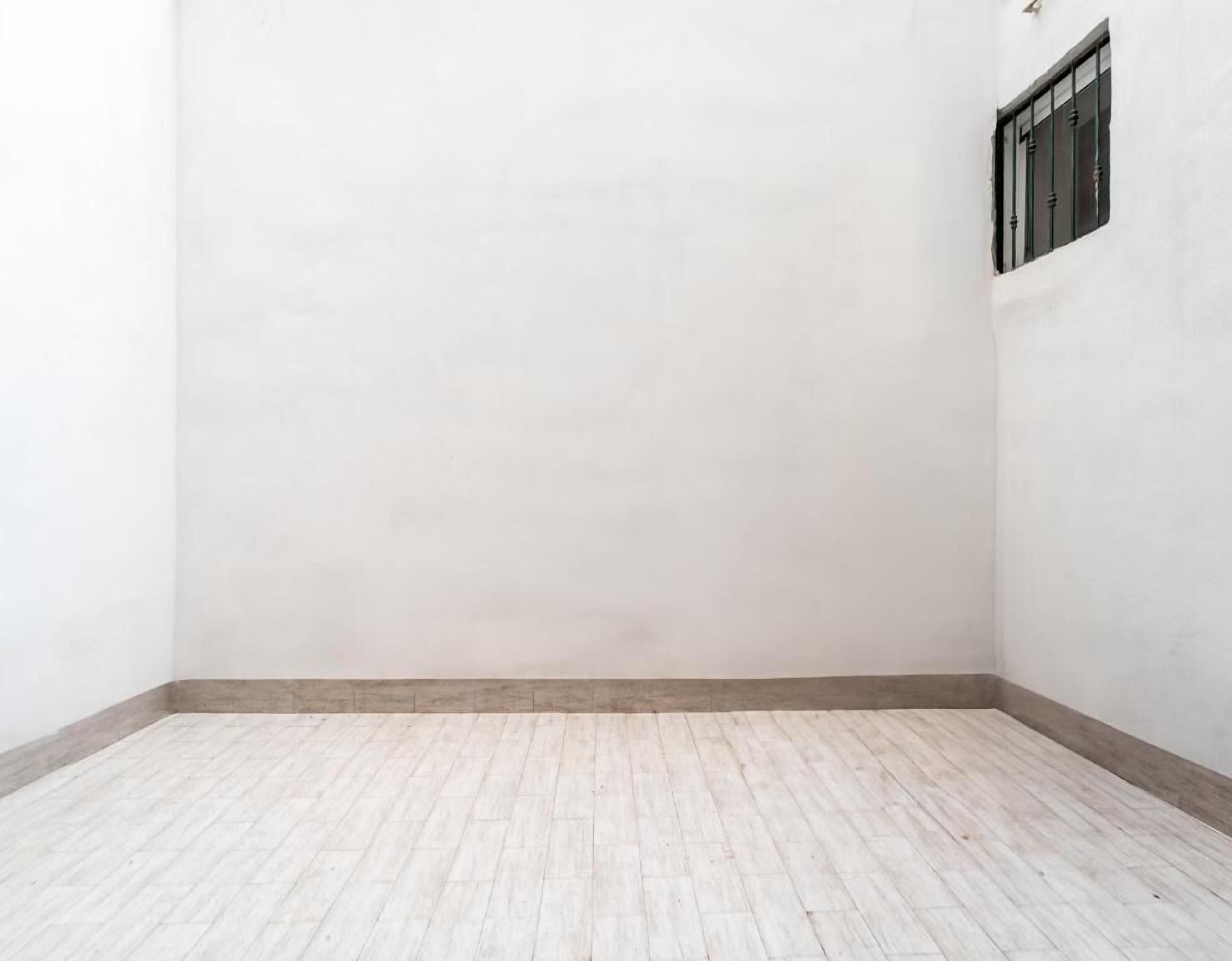 Classic Double Room, Balcony, City View | Interior