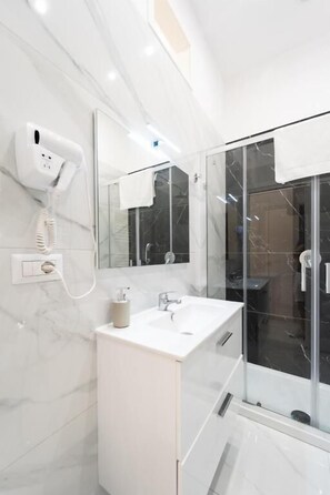 Doppia Deluxe, vista città | Bagno