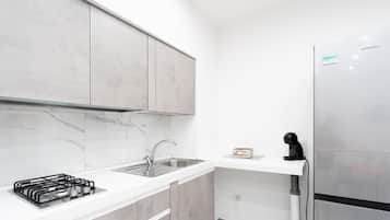 Departamento Deluxe, balcón, vista a la ciudad | Cocina privada