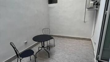 Classic Double Room, Balcony, City View | Interior