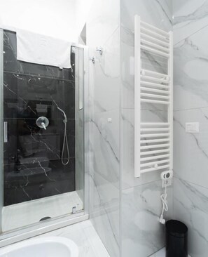Superior Double Room | Bathroom