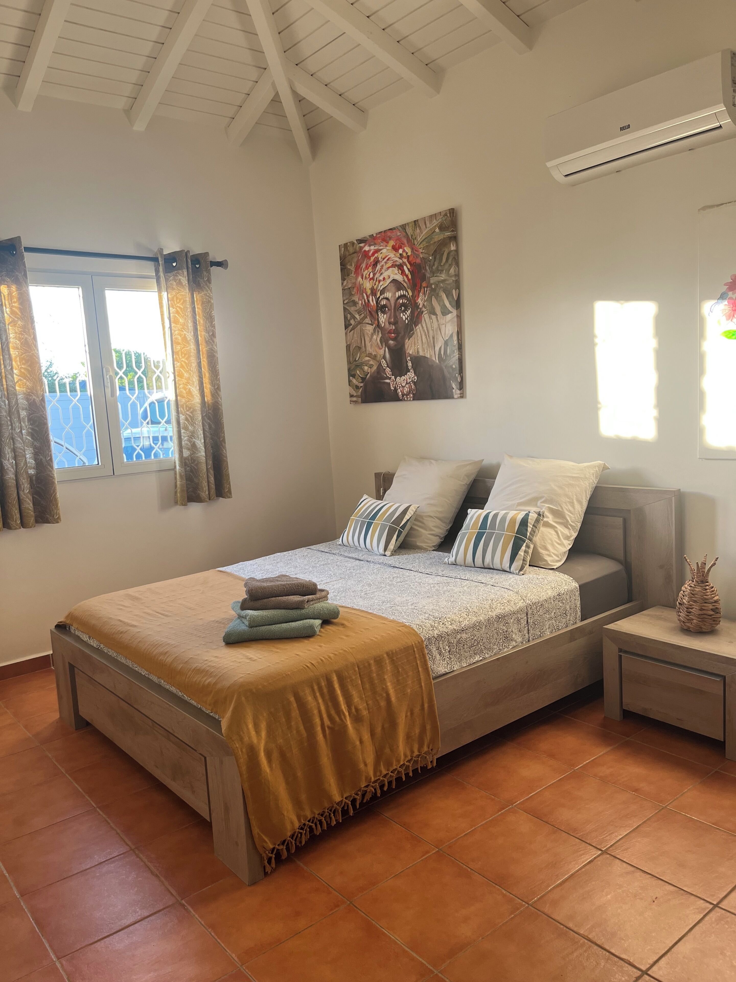 3 bedrooms, iron/ironing board, WiFi, bed sheets