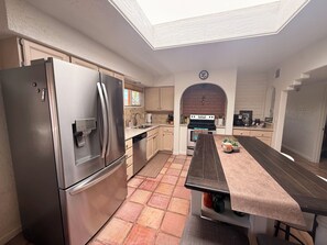 Microwave, oven, stovetop, dishwasher - Welcome to Casa Ocotillo! Heart of Cave Creek! (Cave Creek)