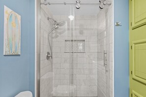 Douche, serviettes fournies