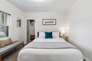 2 bedrooms, desk, iron/ironing board, travel crib