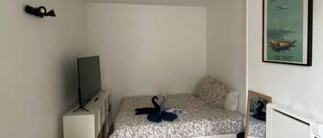 1 habitación, wifi y ropa de cama