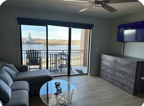 Living area - Fantastic views in historic downtown Wilmington (Wilmington)