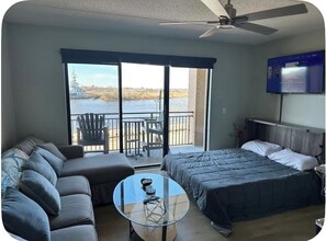 Room - Fantastic views in historic downtown Wilmington (Wilmington)