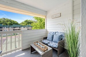 Property grounds - Oceanfront Resort with Tennis Pool Spa (Hilton Head Island)