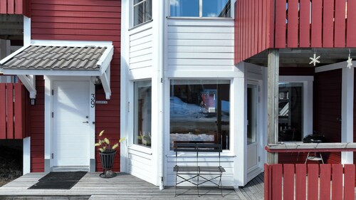 Central Ski-In/Ski-Out Apartment