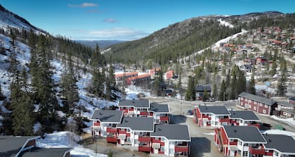 Central Ski-In/Ski-Out Apartment