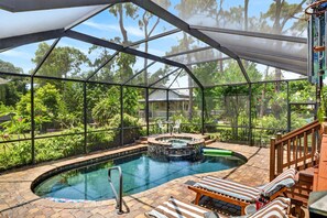 A covered outdoor swimming pool with lounge chairs and a hot tub. - Adorable Estero Cottage - Heated Pool/Spa - Sauna (Estero)