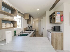 Cookware/dishes/utensils - Standard Caravan at Three Lochs Holiday Park (Newton Stewart)
