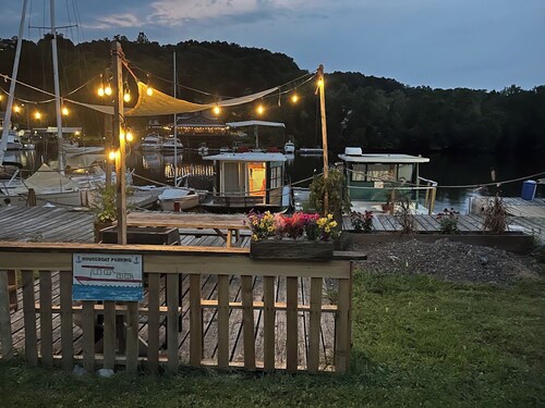 Houseboat Sweet Pea A Romantic Fall Houseboat Escape