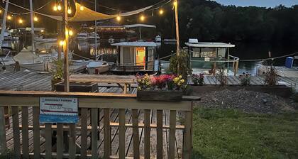 Houseboat Sweet Pea A Romantic Fall Houseboat Escape