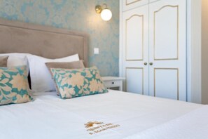 Suite, Pool View | Desk, free WiFi