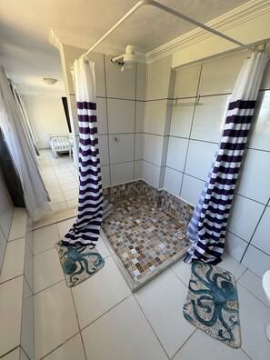 Shower, hair dryer, towels, soap - Pontal do Atalaia  (Arraial do Cabo)